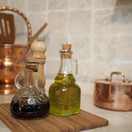 Loggia Dei Maestri Comacini Assisi