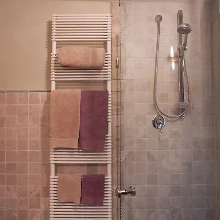 Loggia Dei Maestri Comacini