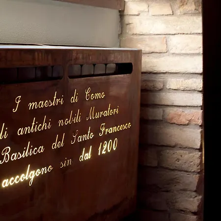 Loggia Dei Maestri Comacini