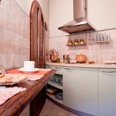 Loggia Dei Maestri Comacini * Assisi