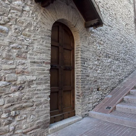 Loggia Dei Maestri Comacini * Asís