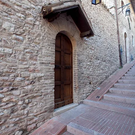 Loggia Dei Maestri Comacini * Assisi