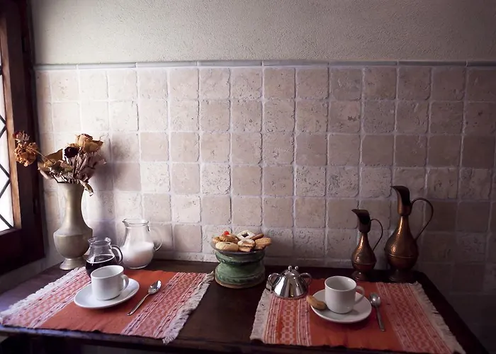 Loggia Dei Maestri Comacini *