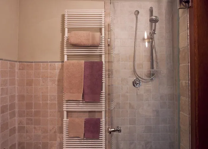 Loggia Dei Maestri Comacini