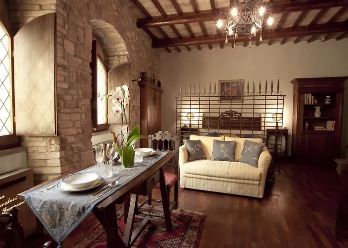 Loggia Dei Maestri Comacini Assisi