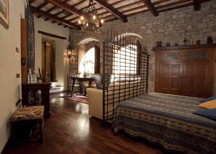 Loggia Dei Maestri Comacini